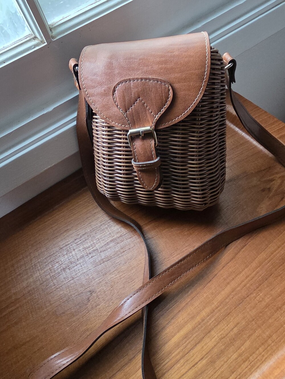 Adorable Basket Purse, Perfect Size, Long Stap Crossbody, Shoulder Bag.
